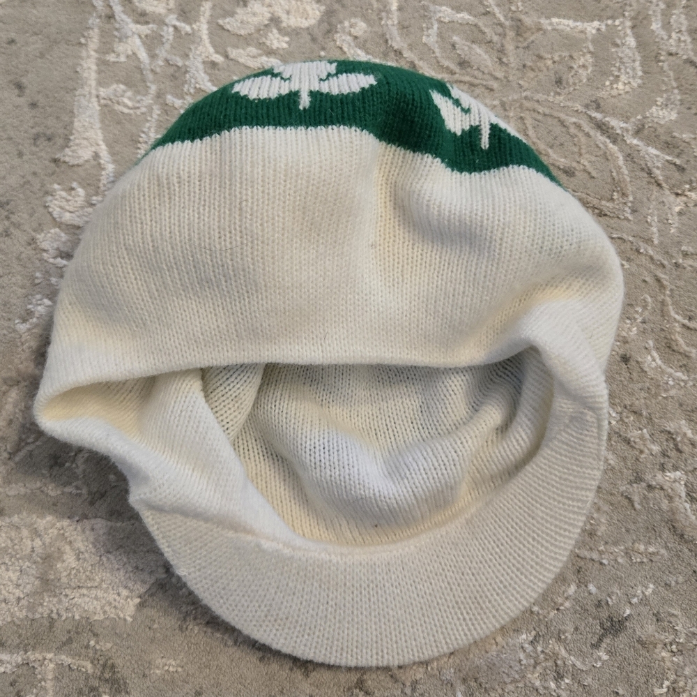 Vintage 1990s Erin Go Bragh Shamrock Green White Pom-Pom Beanie Hat - Picture 3 of 3